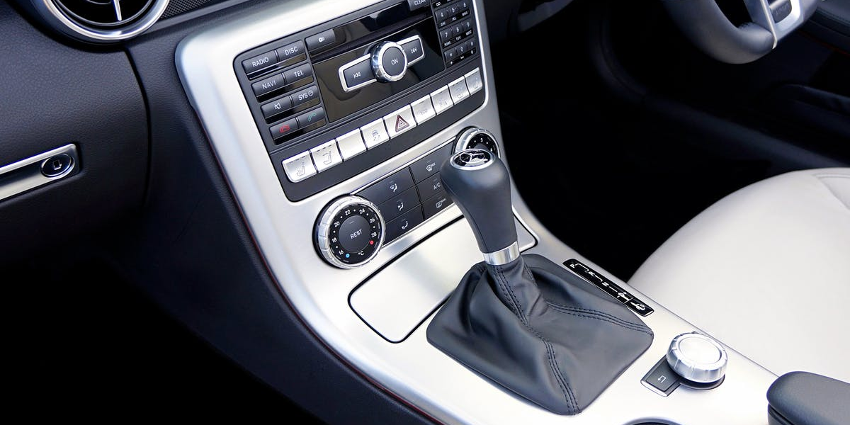 WHY AUTOMATIC DRIVING LESSONS HELP YOU PASS FASTER